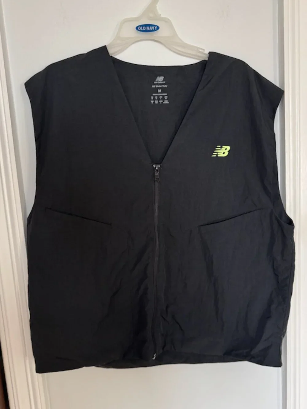 New Balance Black Castlefield Woven Vest in Medium